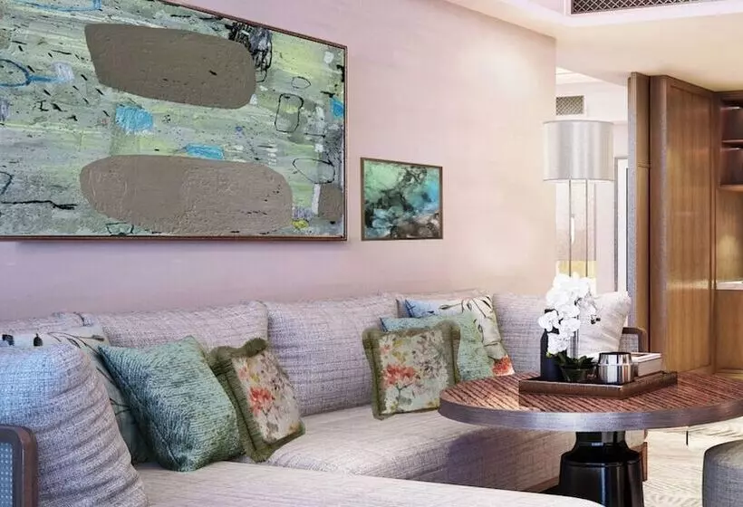 2 Bedroom Suite with Balcony, Mandarin Oriental Singapore