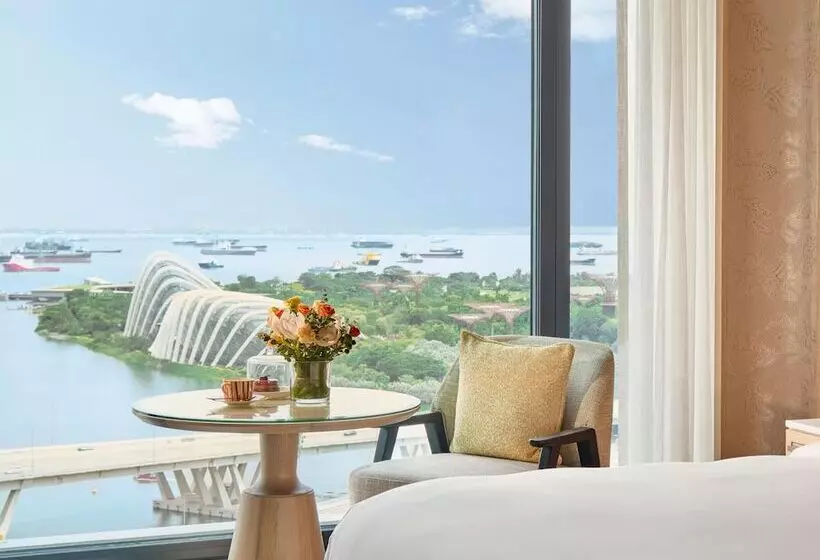 اتاق استاندارد با چشمانداز دریا, Mandarin Oriental Singapore