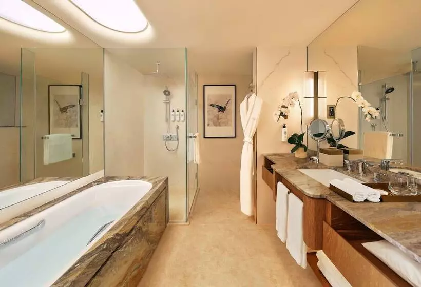 سوئیت با بالکن, Mandarin Oriental Singapore
