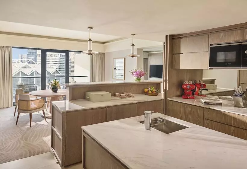 2 Bedroom Suite with Balcony, Mandarin Oriental Singapore