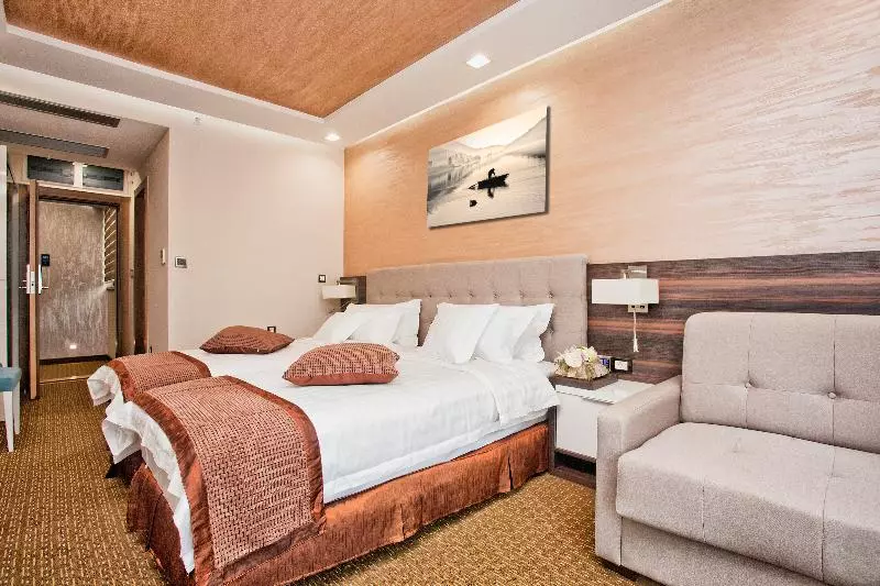Club Room King Bed, Mandarin Oriental Singapore