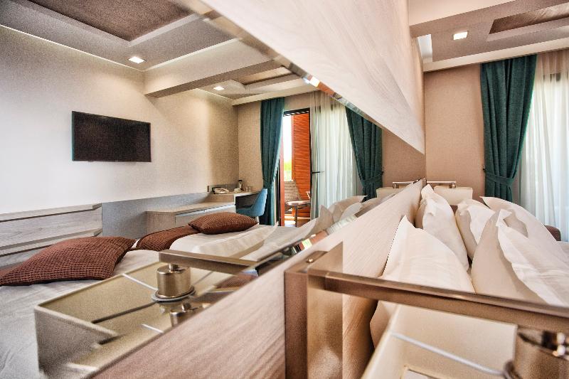 Club Room King Bed, Mandarin Oriental Singapore