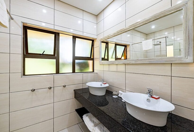 Люкс, African Sky Hotels Pine Lake Inn