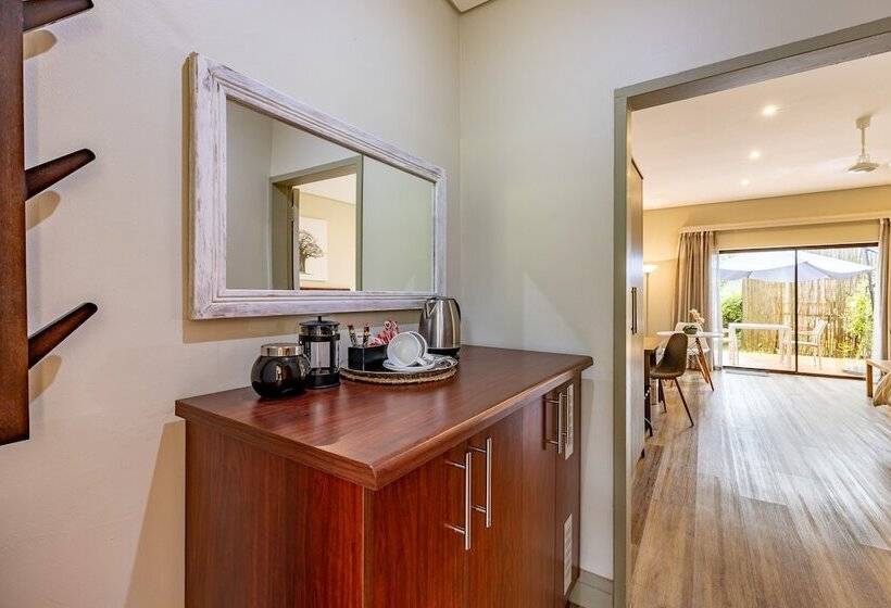 Люкс, African Sky Hotels Pine Lake Inn