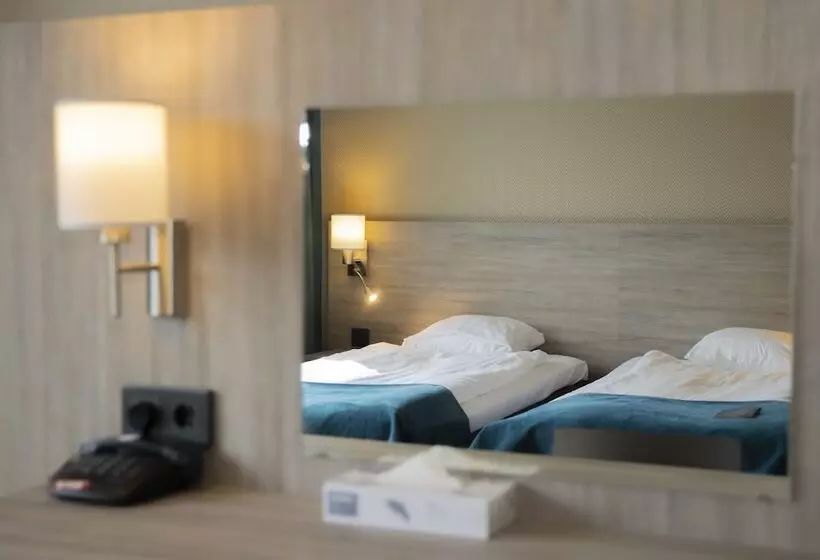 Standard-huone, Adlon