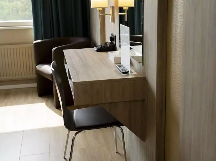 Standard-huone, Adlon