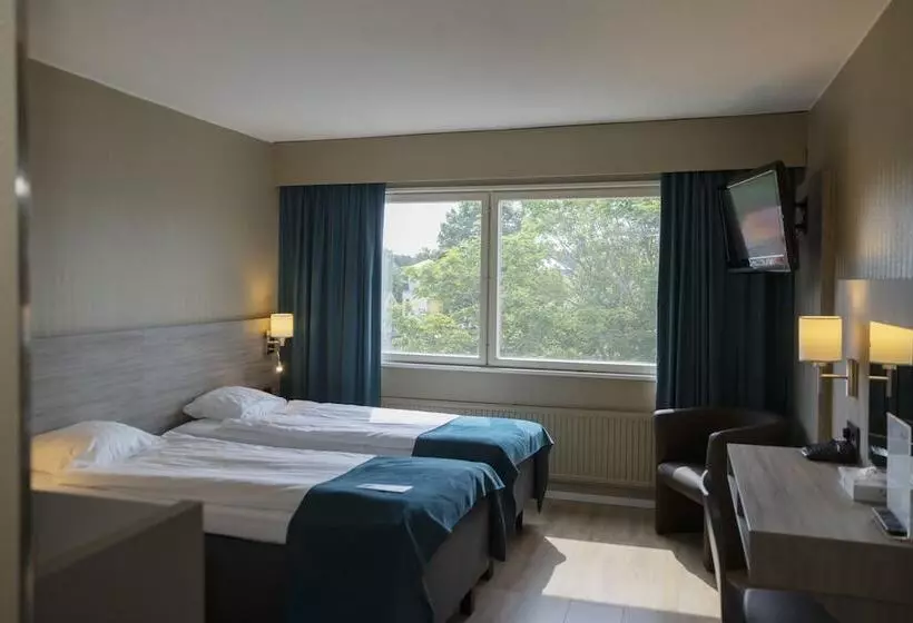Standard-huone, Adlon