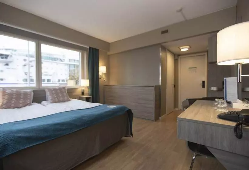 Superior-huone, Adlon