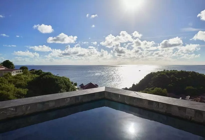 سوییت با چشمانداز دریا, Barriere Le Carl Gustaf St Barth