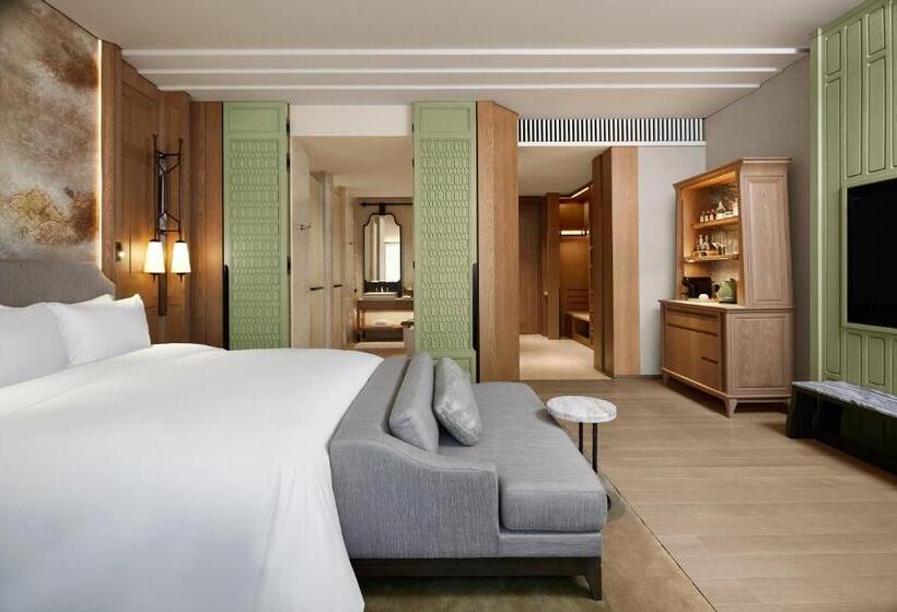 اتاق لوکس با تخت بزرگ, Dusit Thani Bangkok