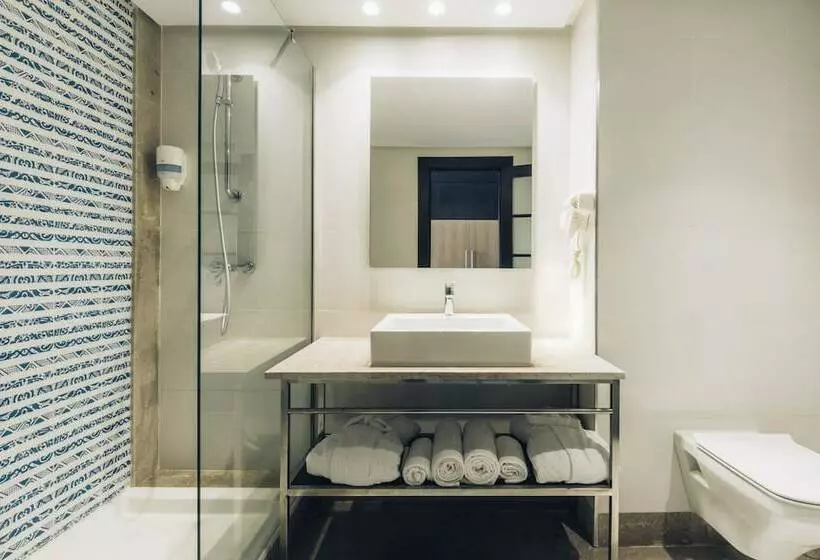 اتاق اساندارد با چشم‌انداز جانبی به دریا, Iberostar Selection Kuriat Palace