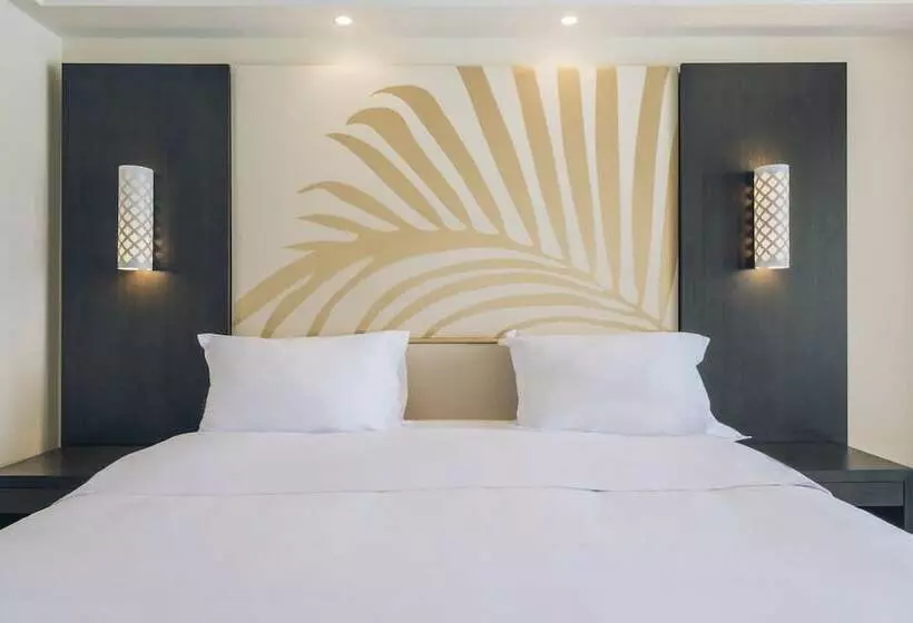 اتاق اساندارد با چشم‌انداز جانبی به دریا, Iberostar Selection Kuriat Palace