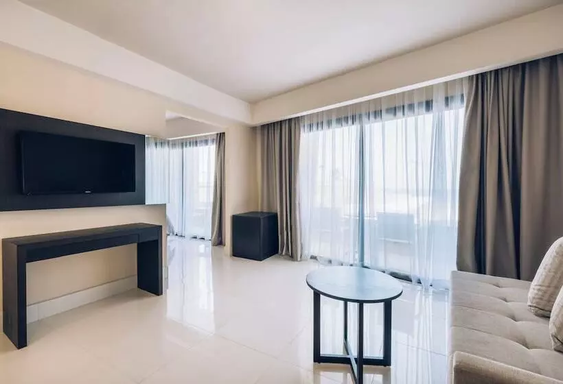 سوئیت جونیور با چشم‌انداز باغ, Iberostar Selection Kuriat Palace