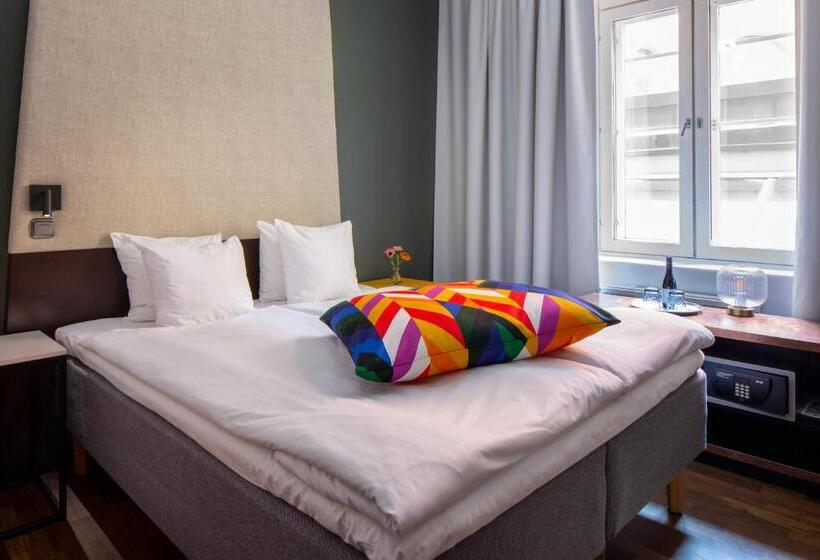 スタンダードルーム, Klaus K