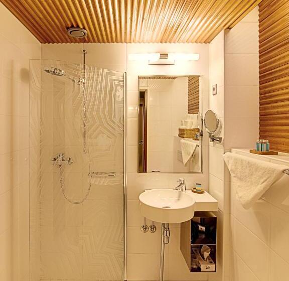 חדר סטנדרט מותאם לאדם עם מוגבלויות, Klaus K