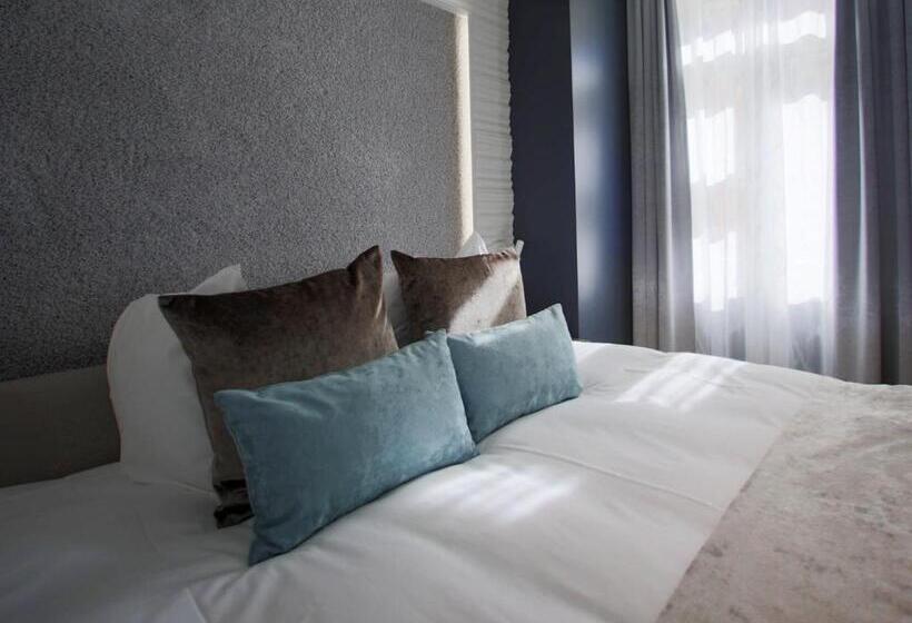 חדר סטודיו סטנדרד, Klaus K