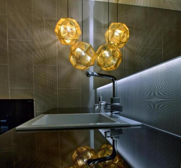 バルコニー付きスタンダードステューディオ, Klaus K