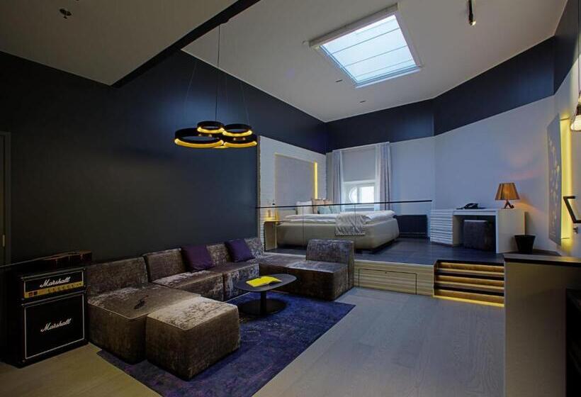 スイート, Klaus K