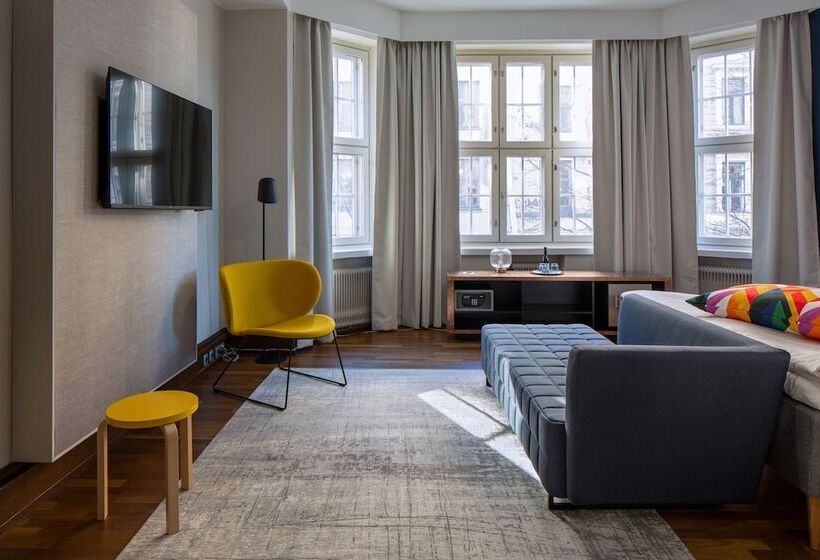 デラックスルーム, Klaus K