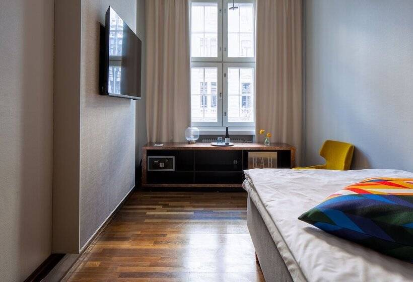 חדר בסיסי, Klaus K