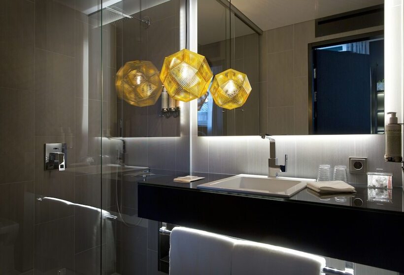 スタンダードルーム, Klaus K