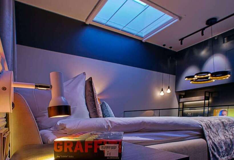 スタンダードルーム, Klaus K