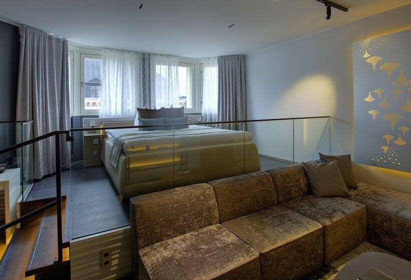 スタンダードルーム, Klaus K