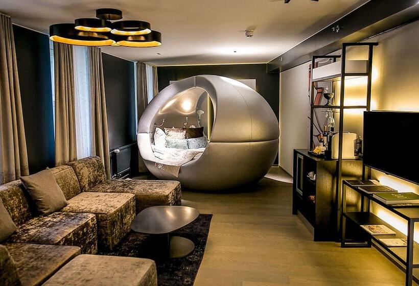 スイート, Klaus K