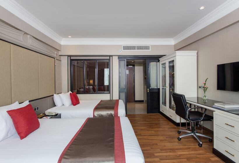 اتاق لوکس با چشمانداز استخر, Ramada Plaza By Wyndham Bangkok Menam Riverside