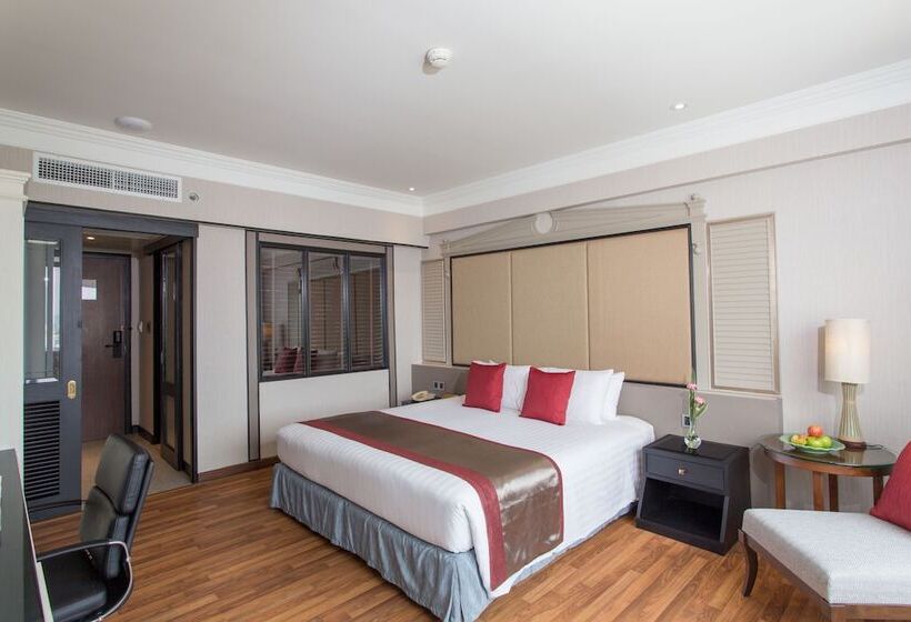 اتاق لوکس با چشمانداز استخر, Ramada Plaza By Wyndham Bangkok Menam Riverside