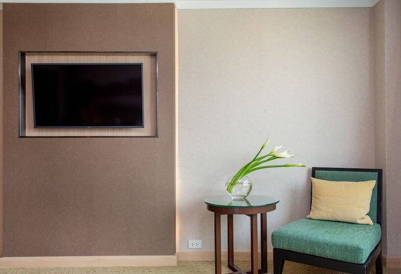 سوئیت رویال, Ramada Plaza By Wyndham Bangkok Menam Riverside