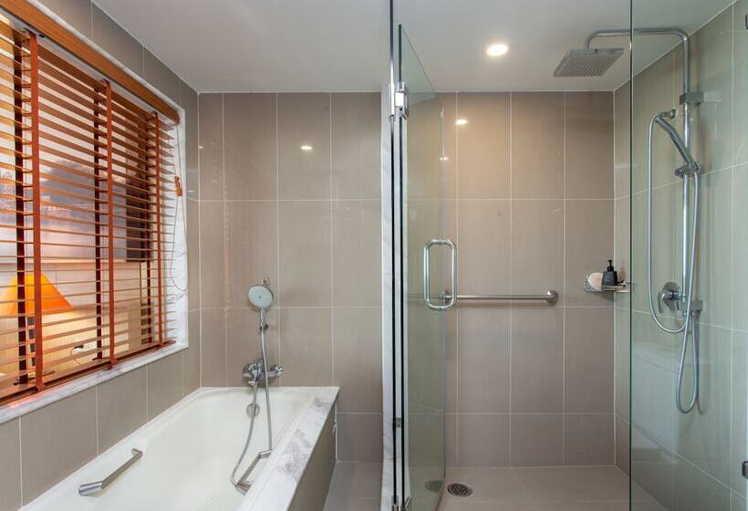 سوئیت رویال, Ramada Plaza By Wyndham Bangkok Menam Riverside