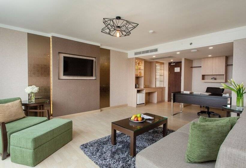 سوئیت رویال, Ramada Plaza By Wyndham Bangkok Menam Riverside