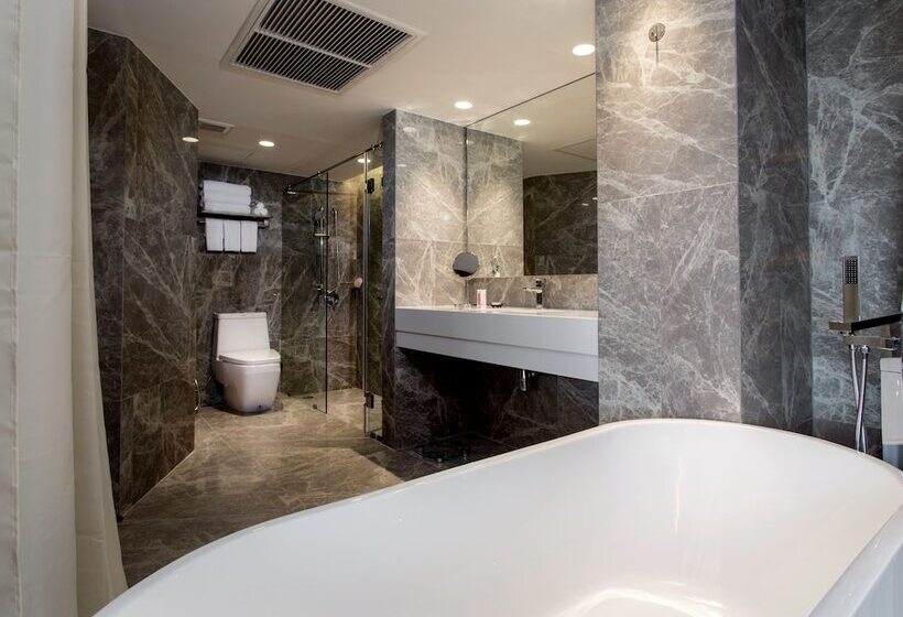 سوئیت پریمیوم, Ramada Plaza By Wyndham Bangkok Menam Riverside