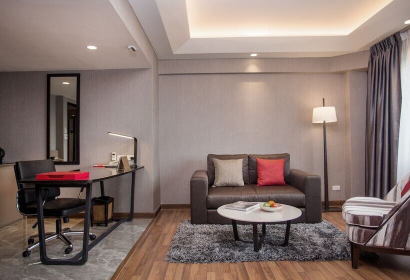 سوئیت پریمیوم, Ramada Plaza By Wyndham Bangkok Menam Riverside