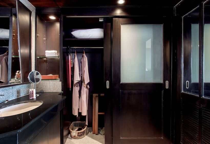 Suite with Terrace, Ramada Plaza By Wyndham Bangkok Menam Riverside