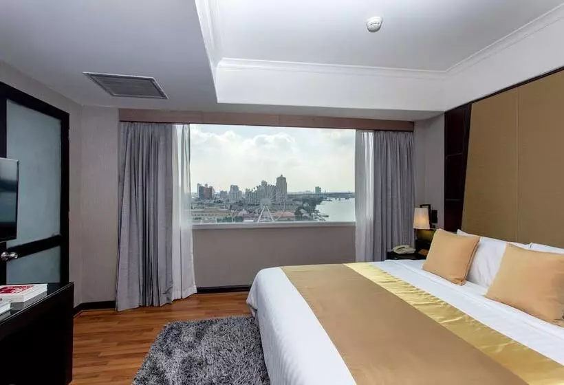 2 Bedroom Deluxe Suite