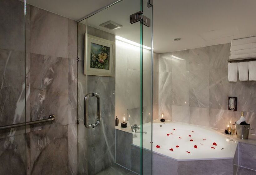 سوییت اجرایی, Ramada Plaza By Wyndham Bangkok Menam Riverside