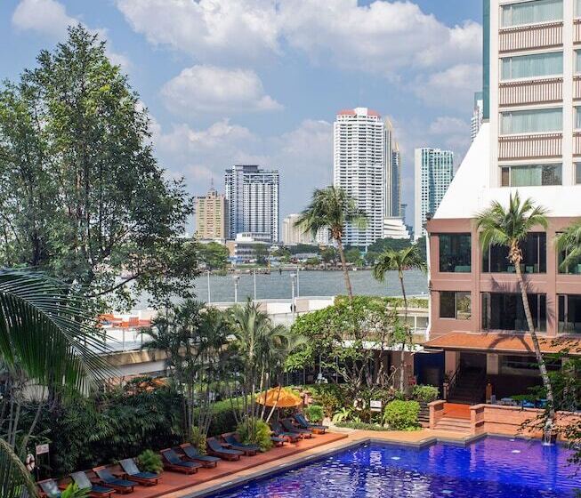اتاق لوکس با چشم‌انداز استخر, Ramada Plaza By Wyndham Bangkok Menam Riverside