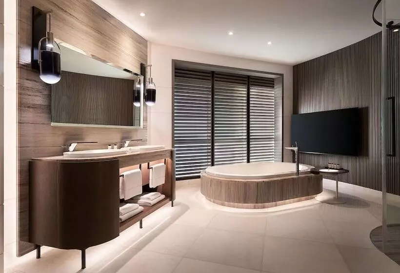 سوئیت رویال, Sheraton Jeddah Hotel Saudi Brothers Commercial Company Branch