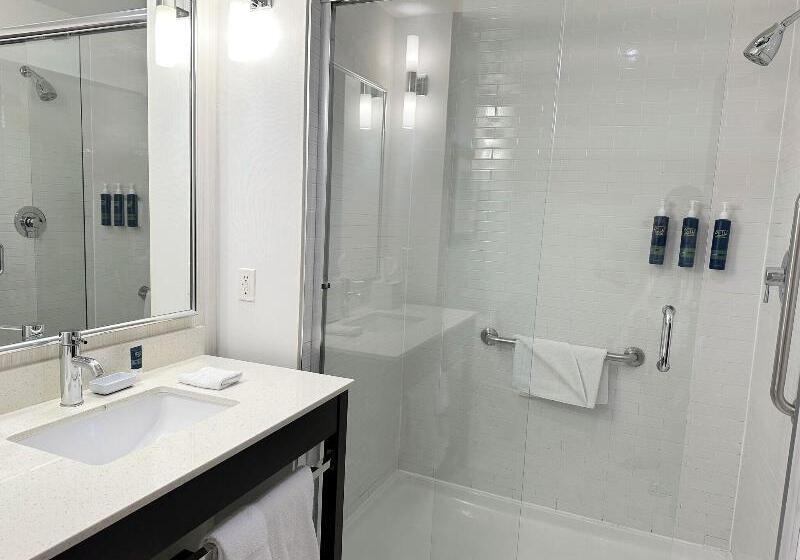 带大床的套房, Sheraton Riyadh Hotel & Towers