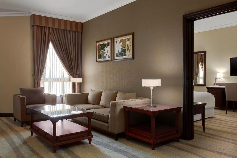 带大床的套房, Sheraton Riyadh Hotel & Towers