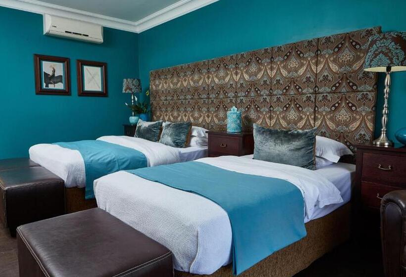 חדר סטנדרט לשלושה, The Devon Valley