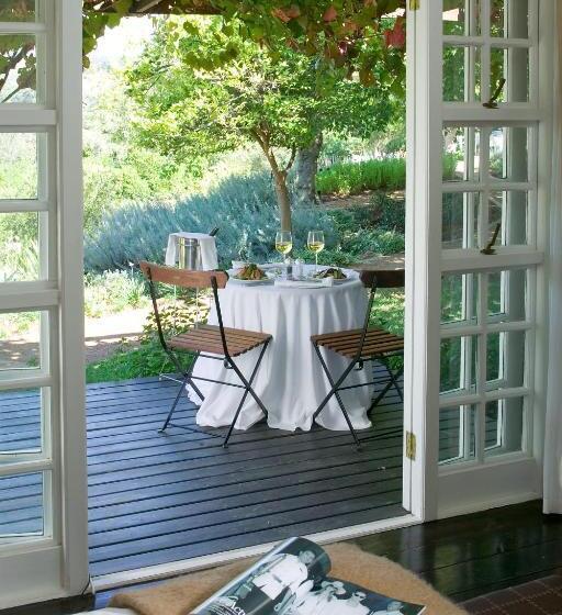 חדר משפחתי, The Devon Valley