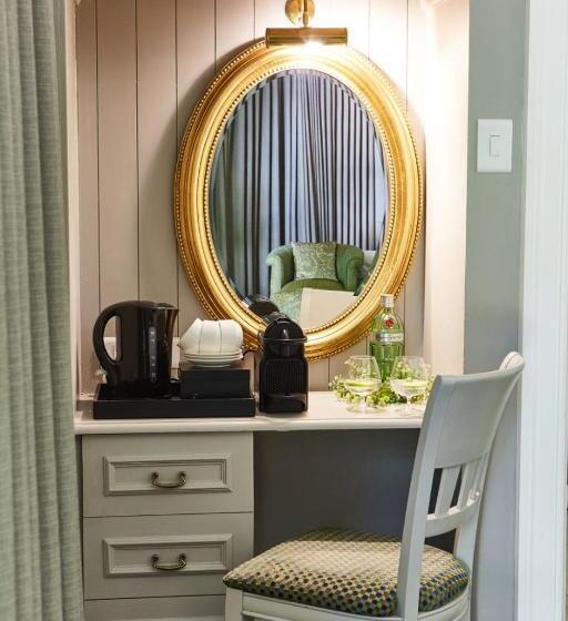 חדר משפחתי, The Devon Valley