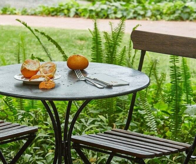 חדר קלאסי, The Devon Valley