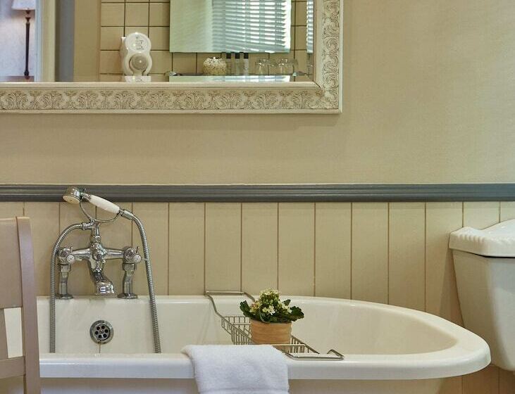 חדר משפחתי, The Devon Valley