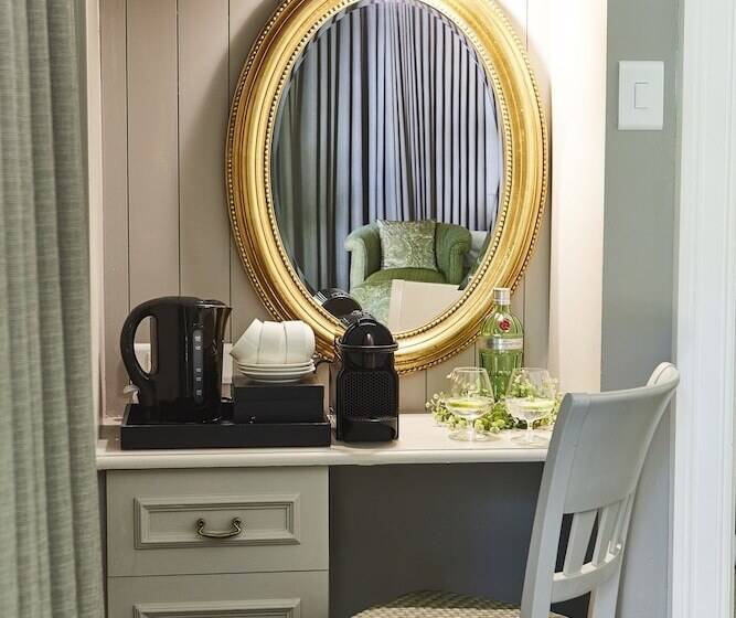 חדר משפחתי, The Devon Valley