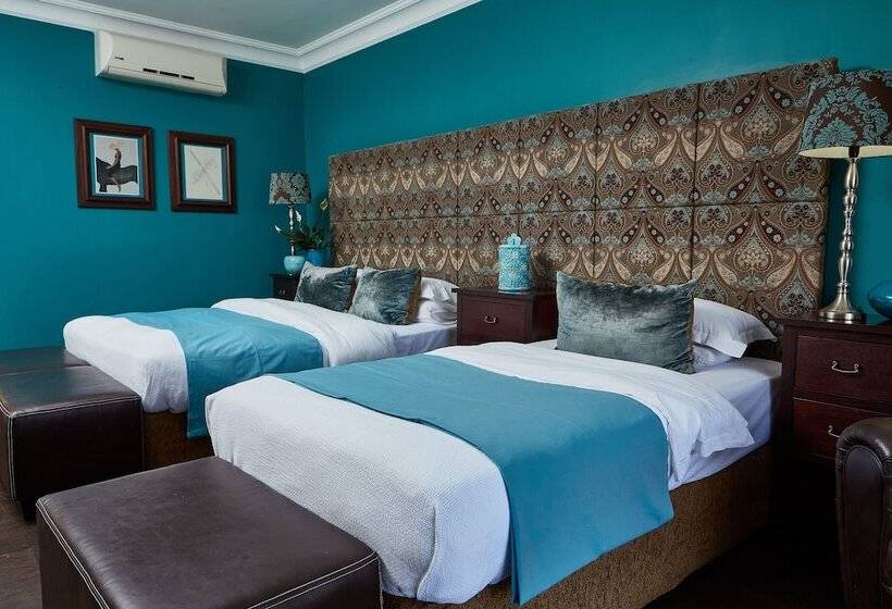 חדר סטנדרט לשלושה, The Devon Valley