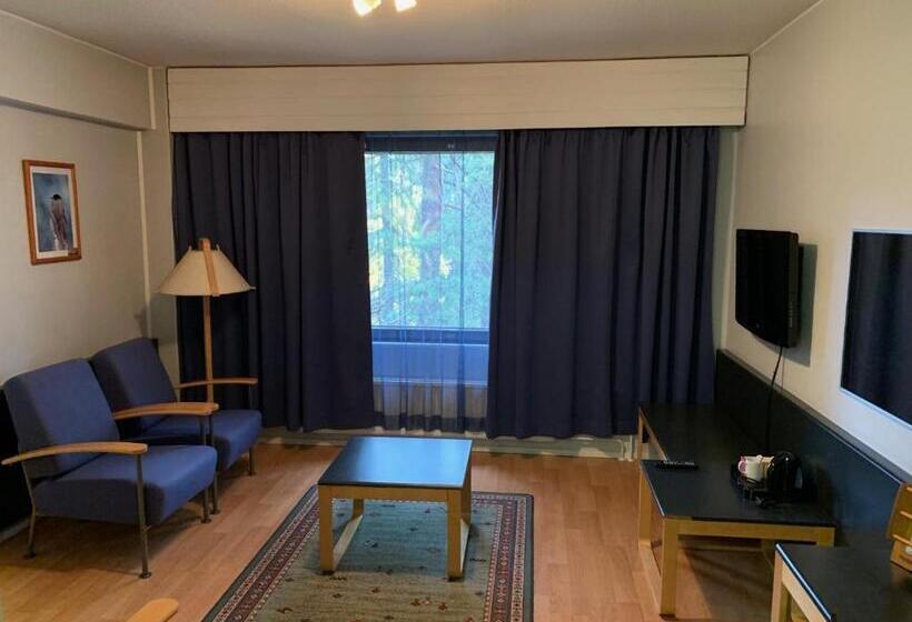 جناح, Kylpylähotelli Kiannon Kuohut